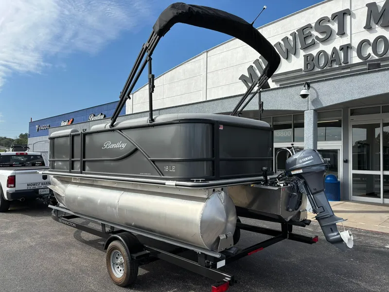 Slide: The Image of Bentley Pontoons 160 LE CR 2026 - 26