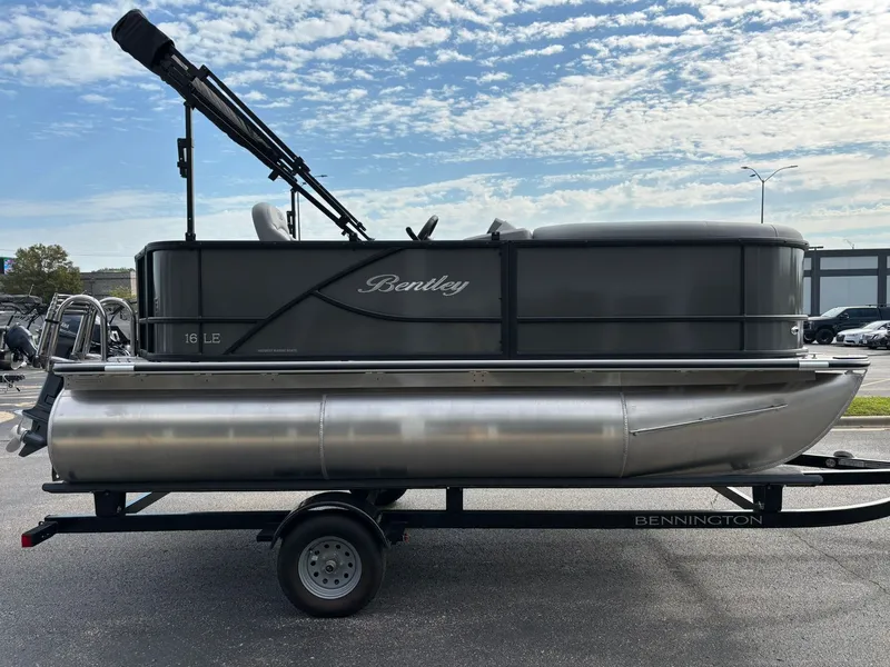 Slide: The Image of Bentley Pontoons 160 LE CR 2026 - 29