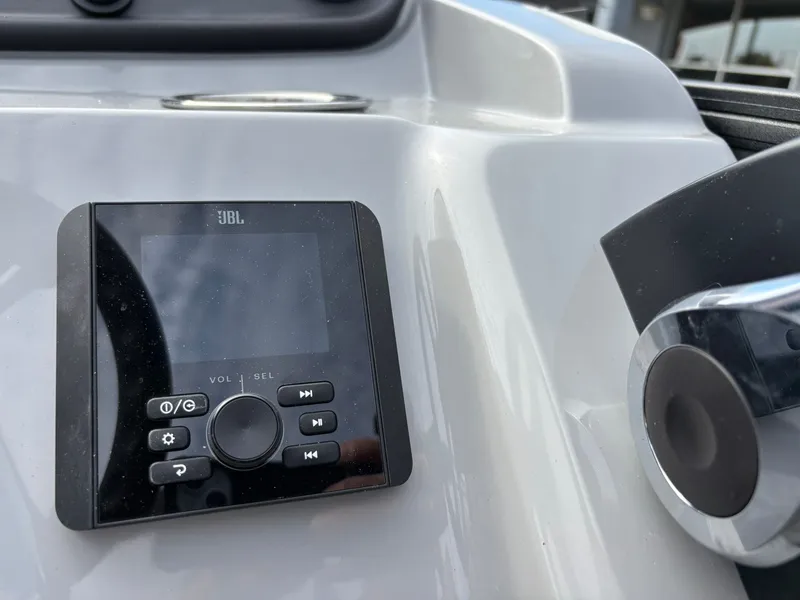 Slide: The Image of Bentley Pontoons 160 LE CR 2026 - 3