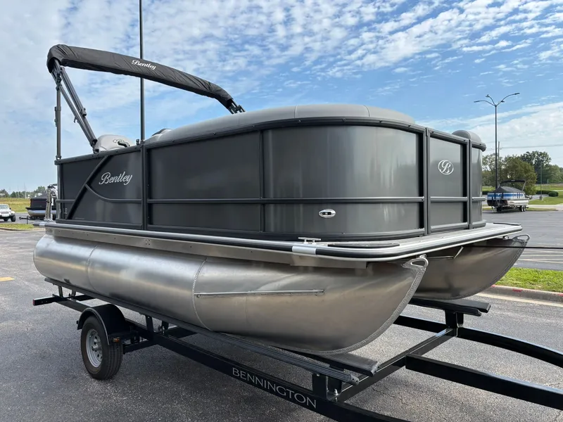 Slide: The Image of Bentley Pontoons 160 LE CR 2026 - 30