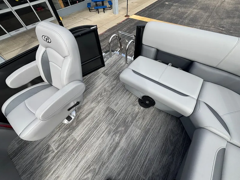 Slide: The Image of Bentley Pontoons 160 LE CR 2026 - 38