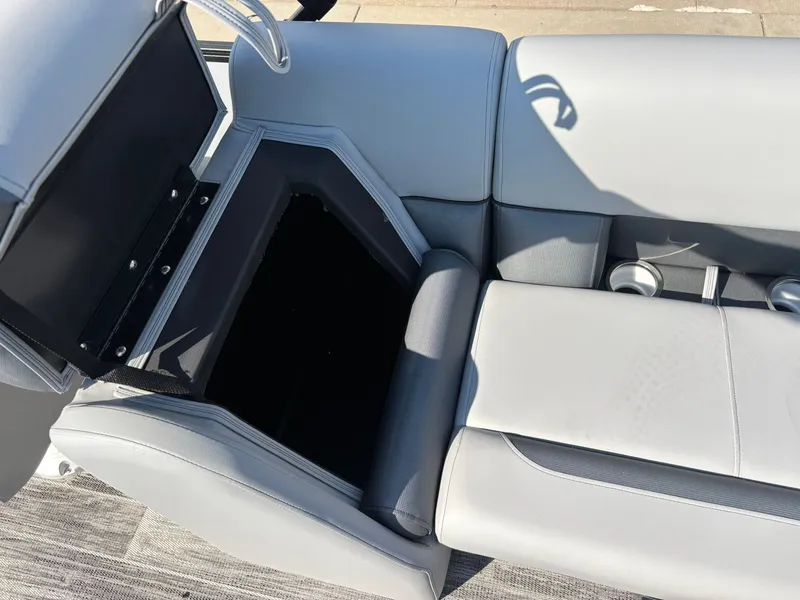 Slide: The Image of Bentley Pontoons 220 fish cwt 2026 - 13