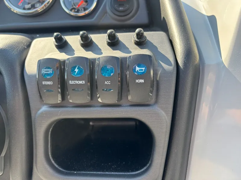 Slide: The Image of Bentley Pontoons 220 fish cwt 2026 - 24