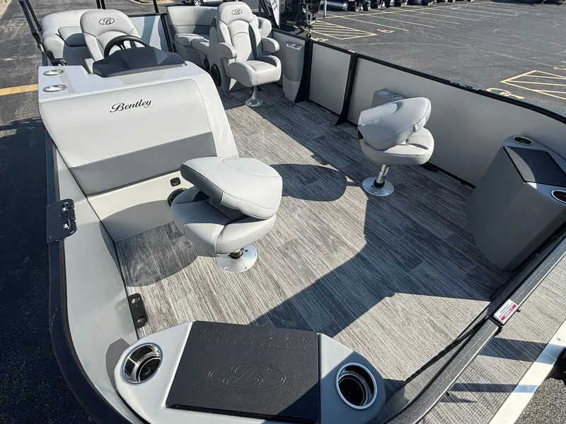 Slide: The Image of Bentley Pontoons 220 fish cwt 2026 - 28