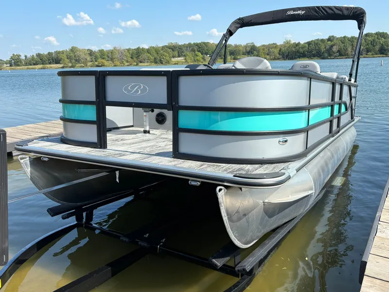 Slide: The Image of Bentley Pontoons 220 fish cwt 2026 - 9