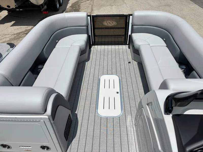 Slide: The Image of Bentley Pontoons 253 Elite QSB 2026 - 14