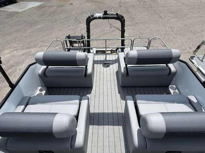 Slide: The Image of Bentley Pontoons 253 Elite QSB 2026 - 17
