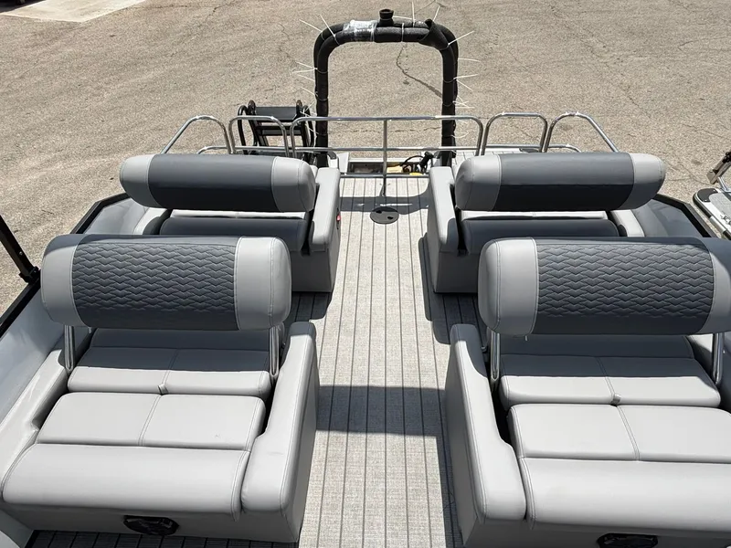 Slide: The Image of Bentley Pontoons 253 Elite QSB 2026 - 18