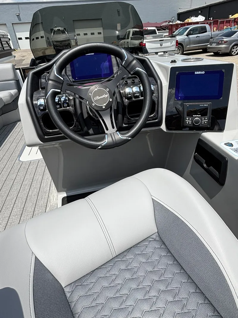 Slide: The Image of Bentley Pontoons 253 Elite QSB 2026 - 21