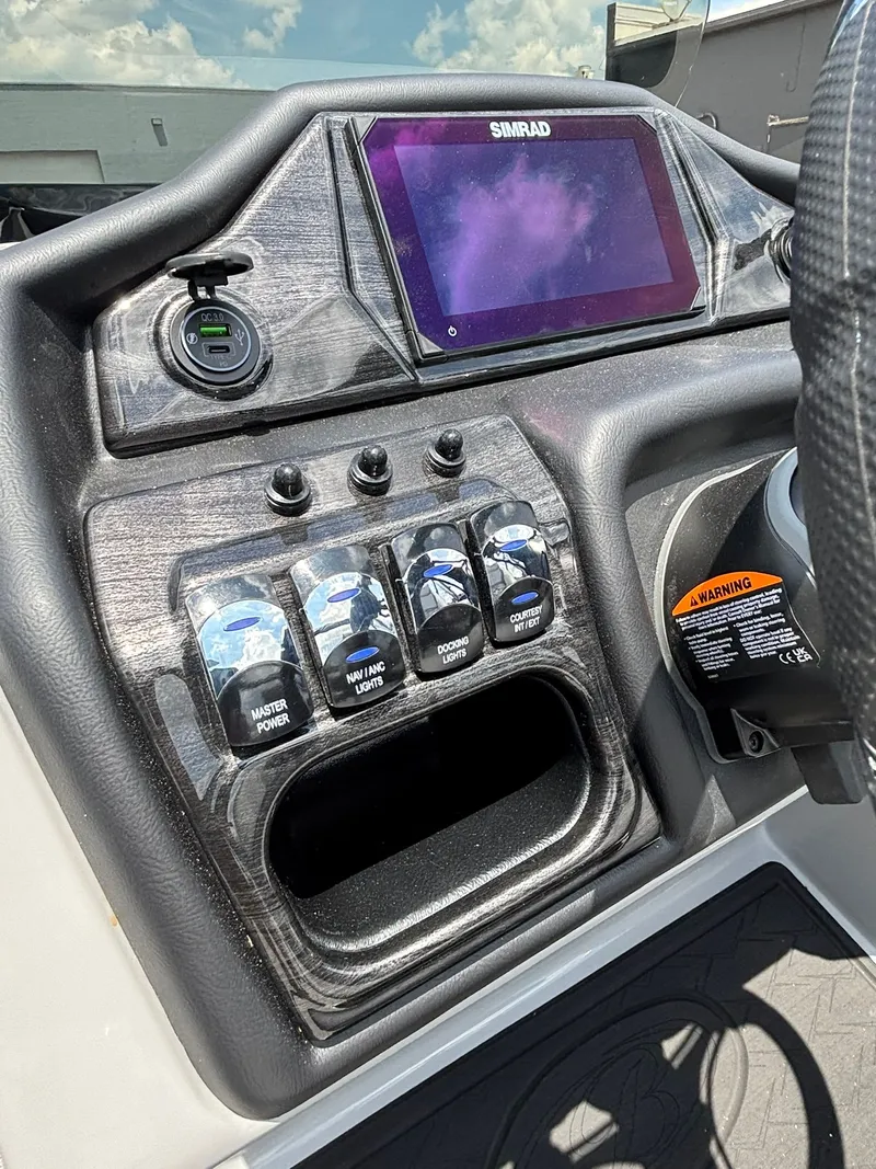 Slide: The Image of Bentley Pontoons 253 Elite QSB 2026 - 25