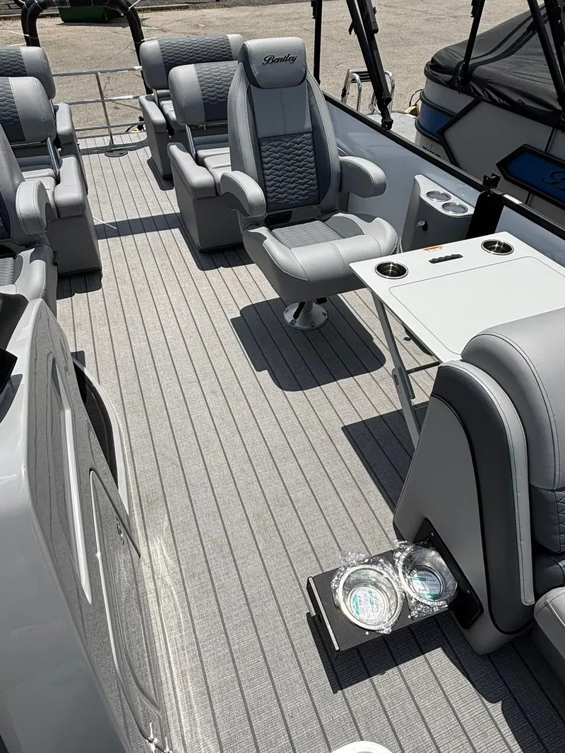 Slide: The Image of Bentley Pontoons 253 Elite QSB 2026 - 26