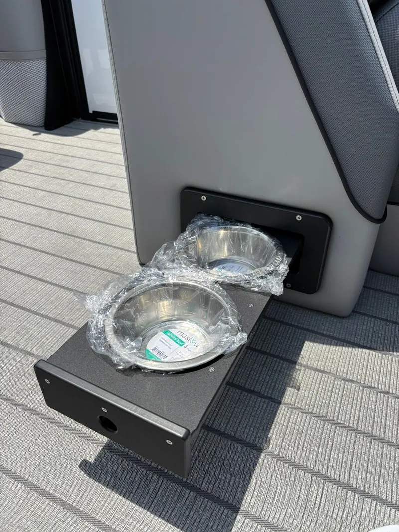 Slide: The Image of Bentley Pontoons 253 Elite QSB 2026 - 28