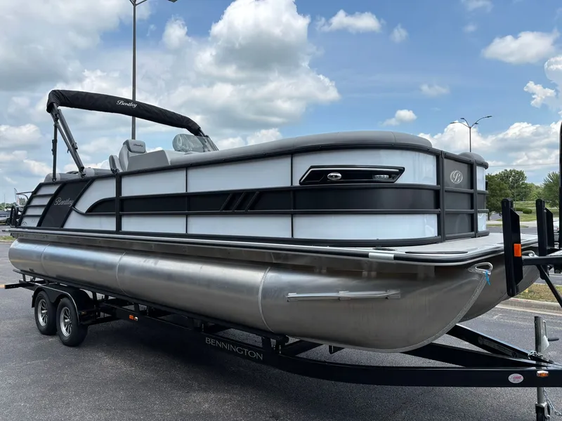 Slide: The Image of Bentley Pontoons 253 Elite QSB 2026 - 3
