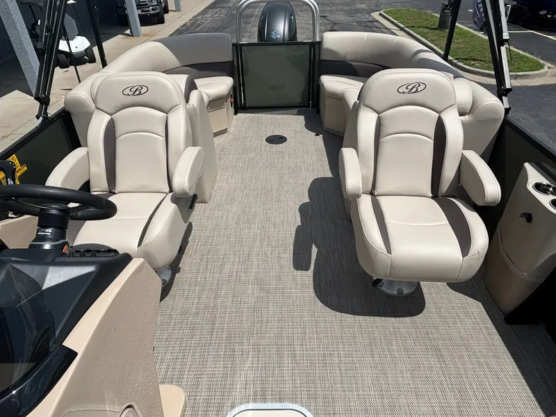 Slide: The Image of Bentley Pontoons 223 LEGACY NAVIGATOR 2026 - 17