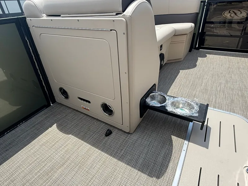 Slide: The Image of Bentley Pontoons 223 LEGACY NAVIGATOR 2026 - 24