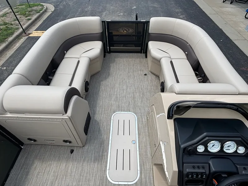 Slide: The Image of Bentley Pontoons 223 LEGACY NAVIGATOR 2026 - 26