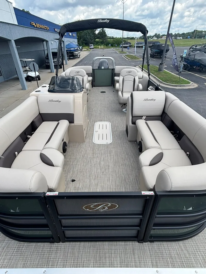 Slide: The Image of Bentley Pontoons 223 LEGACY NAVIGATOR 2026 - 32