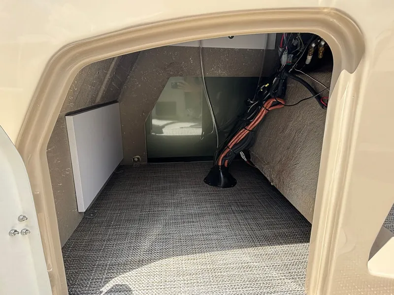 Slide: The Image of Bentley Pontoons 223 LEGACY NAVIGATOR 2026 - 8