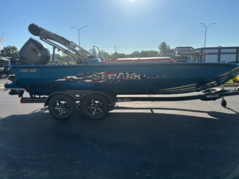 Slide: The Image of SeaArk Easy 200 2026 - 11