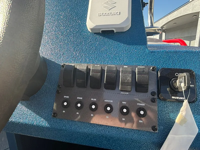 Slide: The Image of SeaArk Easy 200 2026 - 16