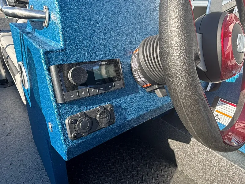 Slide: The Image of SeaArk Easy 200 2026 - 17