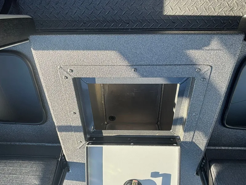 Slide: The Image of SeaArk Easy 200 2026 - 20