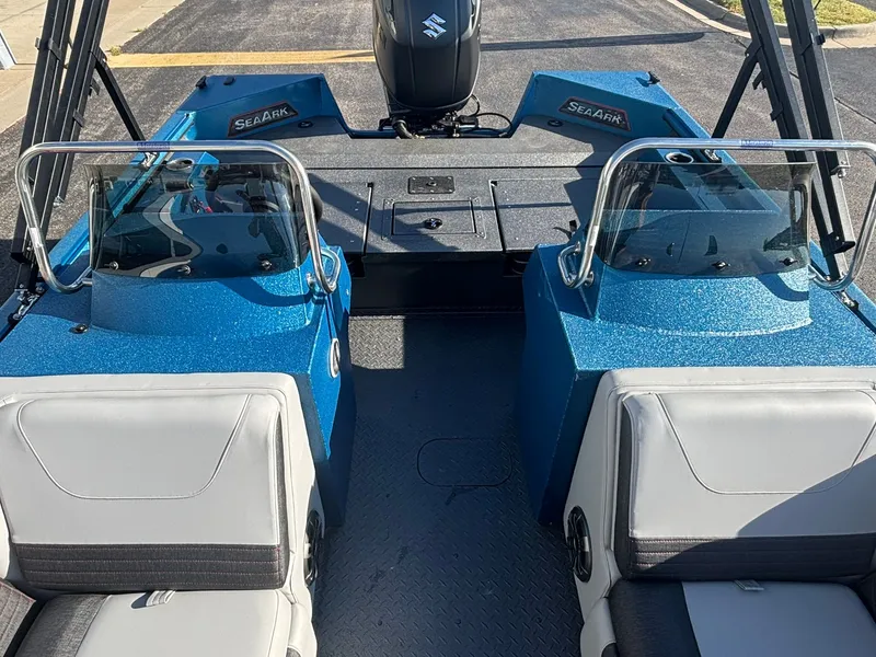 Slide: The Image of SeaArk Easy 200 2026 - 24