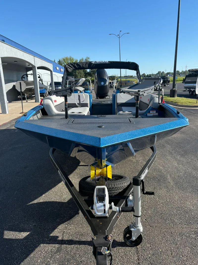 Slide: The Image of SeaArk Easy 200 2026 - 5