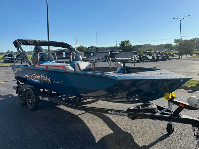 Slide: The Image of SeaArk Easy 200 2026 - 6