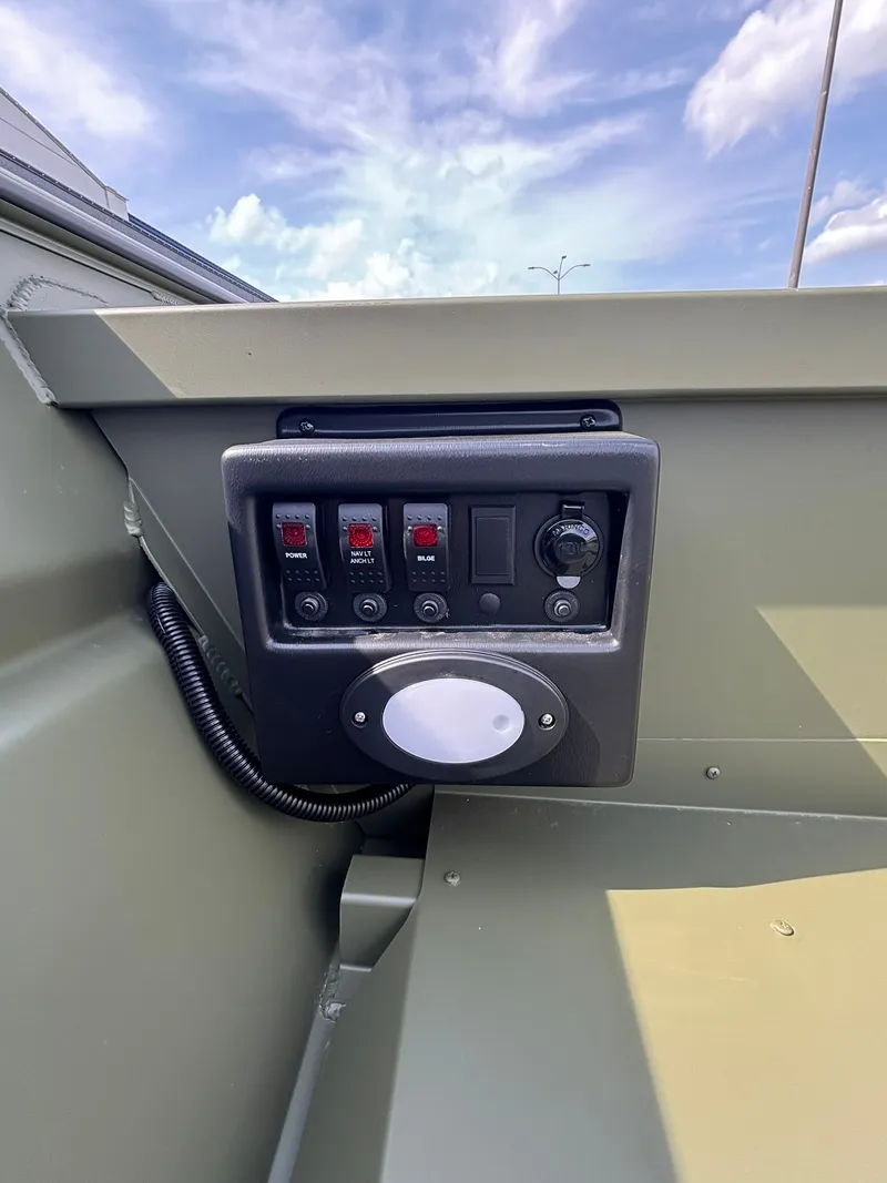 Slide: The Image of SeaArk 1652 Special 2026 - 11