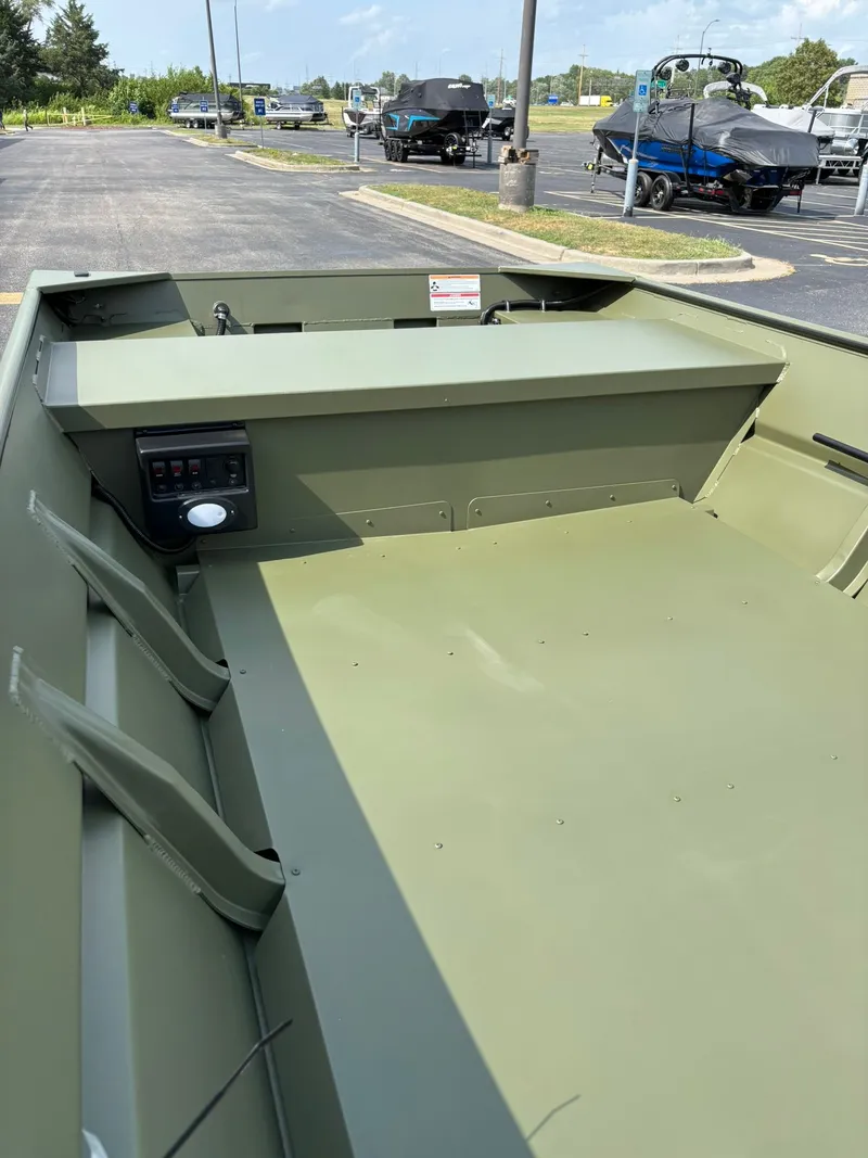 Slide: The Image of SeaArk 1652 Special 2026 - 12