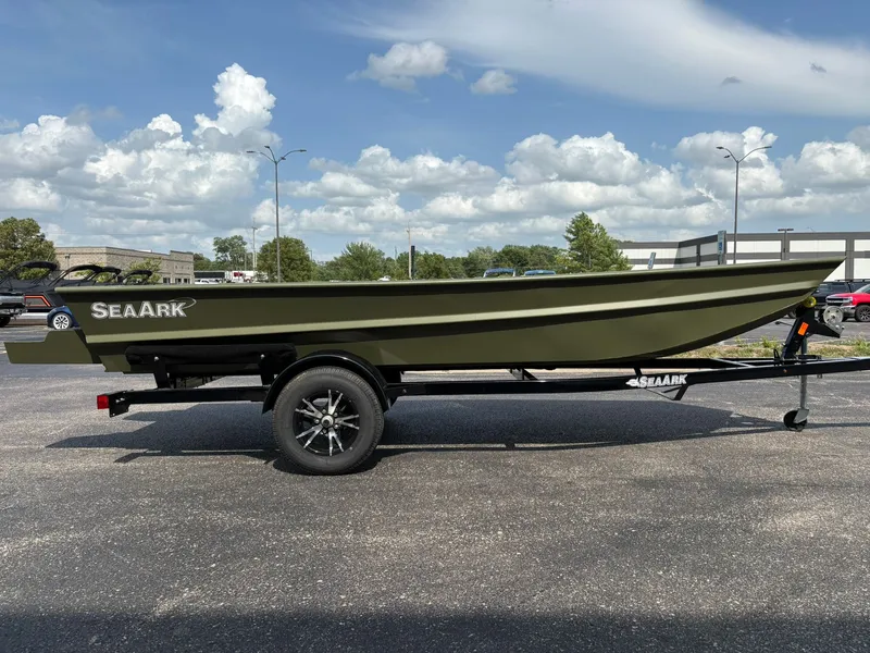 Slide: The Image of SeaArk 1652 Special 2026 - 5