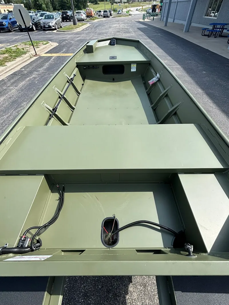 Slide: The Image of SeaArk 1652 Special 2026 - 9