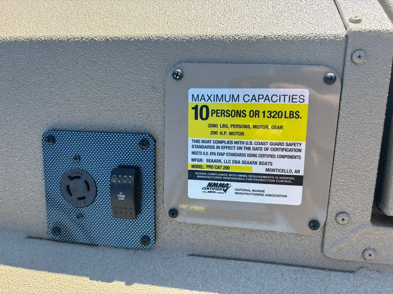 Slide: The Image of SeaArk Pro Cat 200 2026 - 11