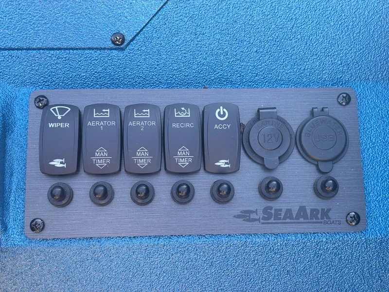 Slide: The Image of SeaArk Pro Cat 200 2026 - 17