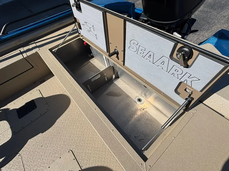 Slide: The Image of SeaArk Pro Cat 200 2026 - 25