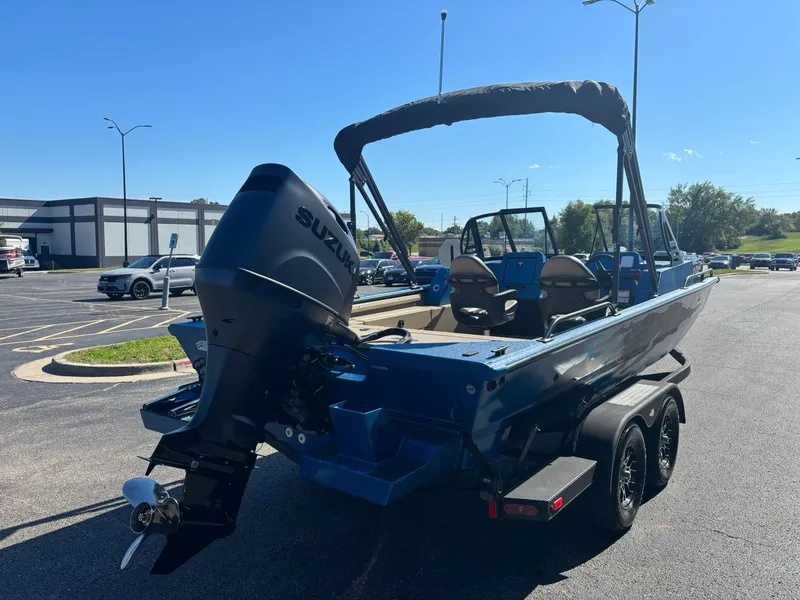 Slide: The Image of SeaArk Pro Cat 200 2026 - 31