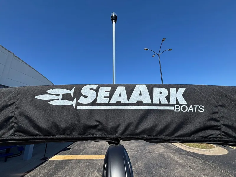 Slide: The Image of SeaArk Pro Cat 200 2026 - 35