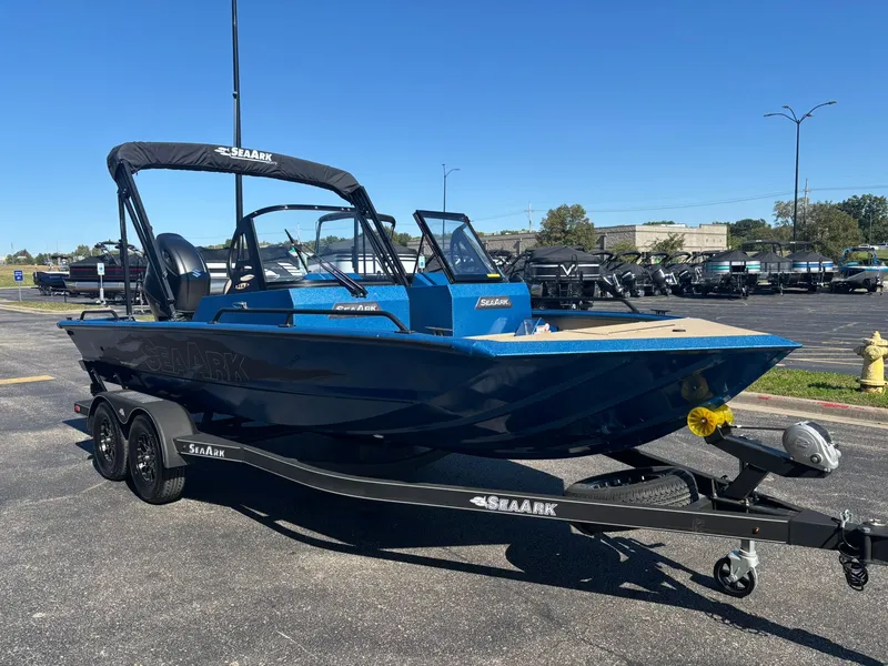 Slide: The Image of SeaArk Pro Cat 200 2026 - 40