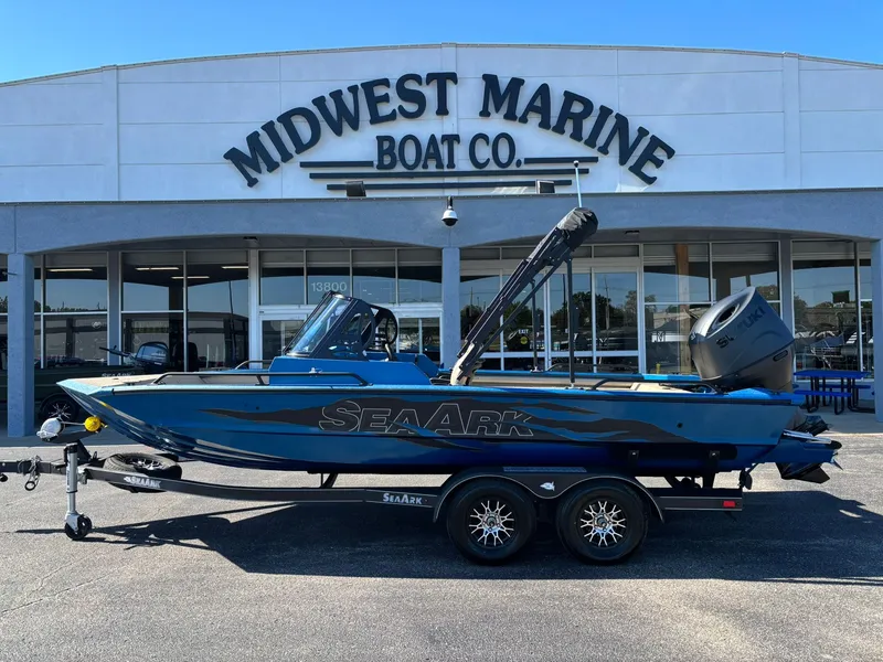 Slide: The Image of SeaArk Pro Cat 200 2026 - 41