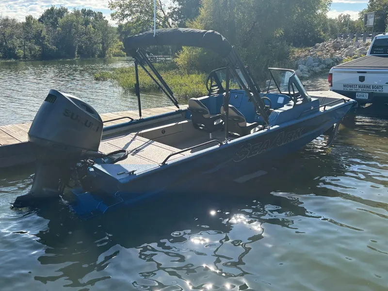 Slide: The Image of SeaArk Pro Cat 200 2026 - 6