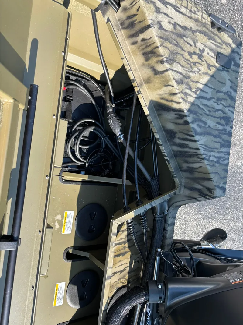 Slide: The Image of SeaArk Pro Cat 240 2026 - 14