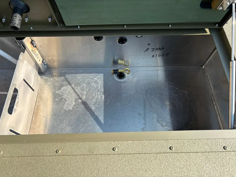 Slide: The Image of SeaArk Pro Cat 240 2026 - 15