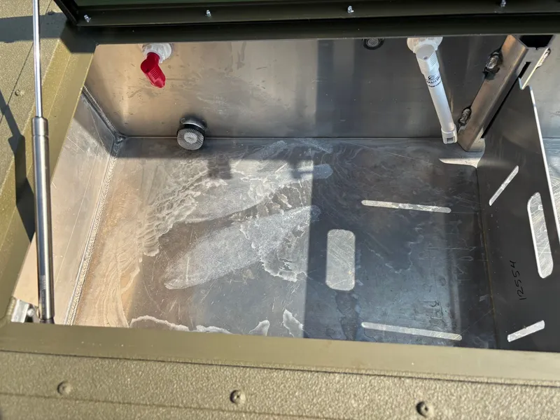 Slide: The Image of SeaArk Pro Cat 240 2026 - 16