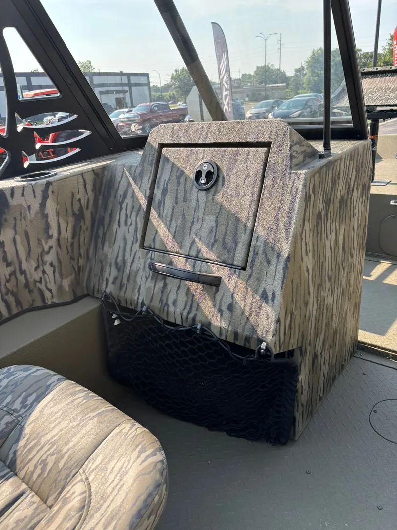 Slide: The Image of SeaArk Pro Cat 240 2026 - 21