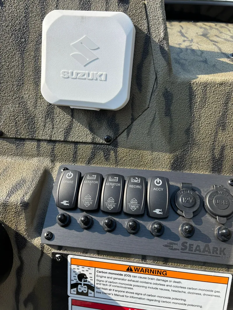 Slide: The Image of SeaArk Pro Cat 240 2026 - 22