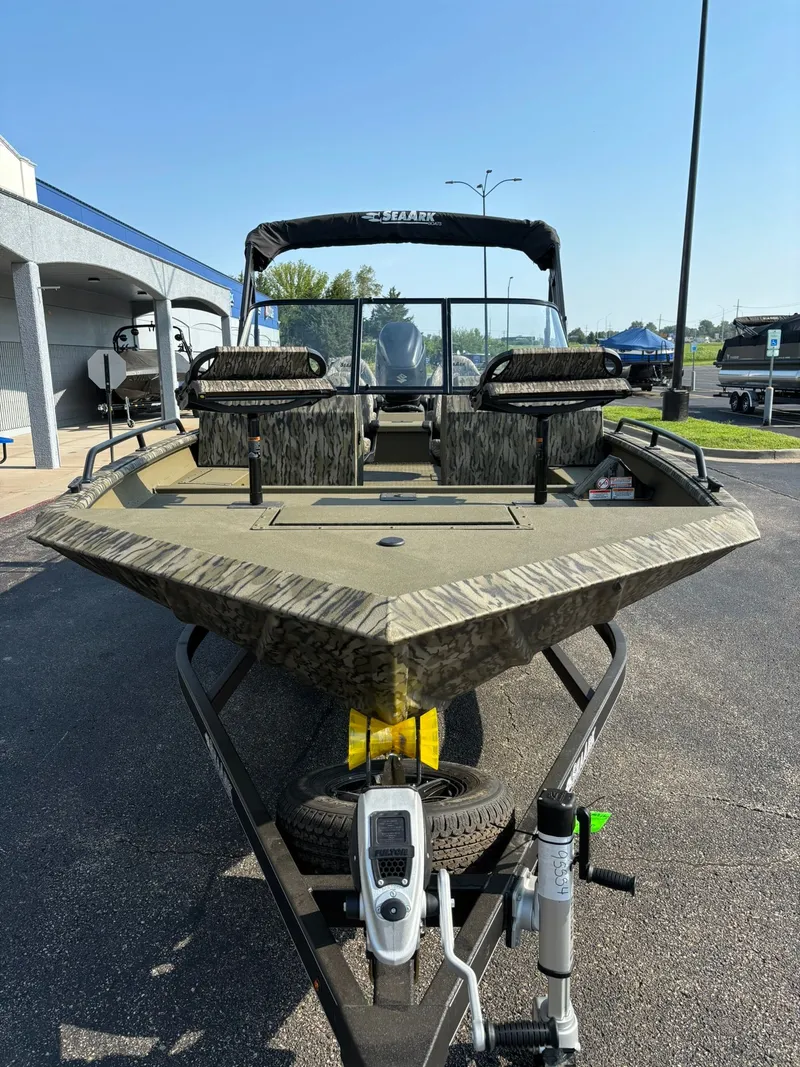 Slide: The Image of SeaArk Pro Cat 240 2026 - 3