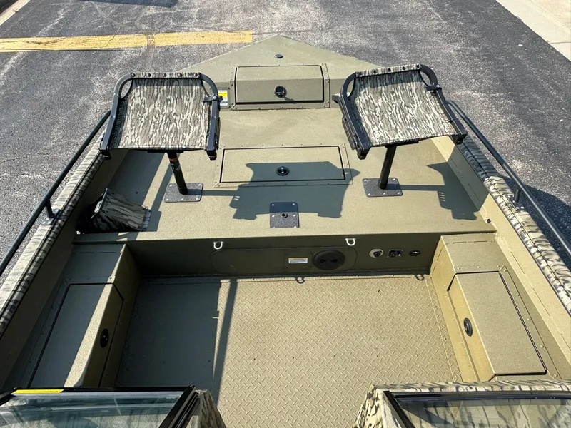 Slide: The Image of SeaArk Pro Cat 240 2026 - 30