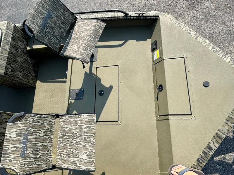 Slide: The Image of SeaArk Pro Cat 240 2026 - 31