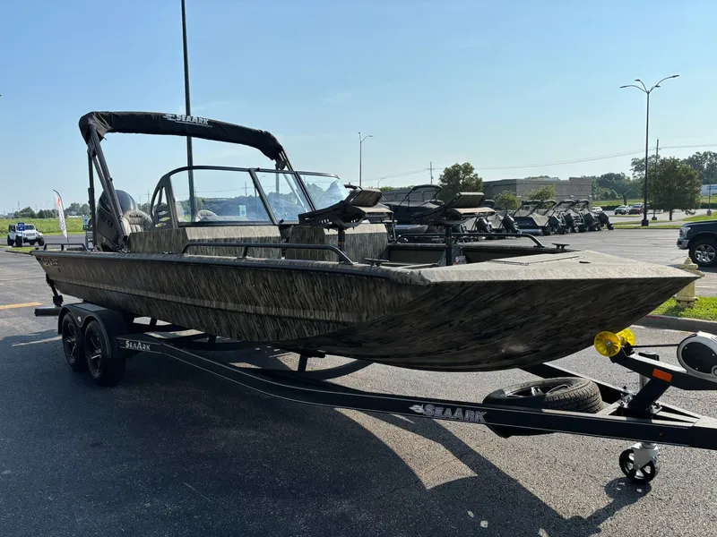 Slide: The Image of SeaArk Pro Cat 240 2026 - 4